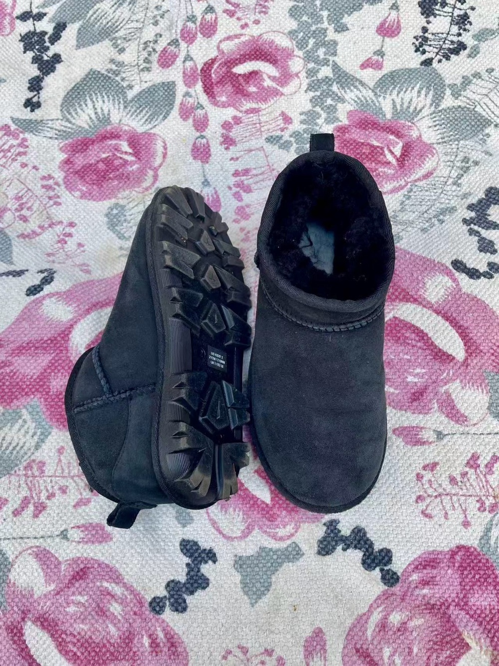 Kids Cozy Slip-On Suede Winter Clog - Black Ugg style from Costco size 2